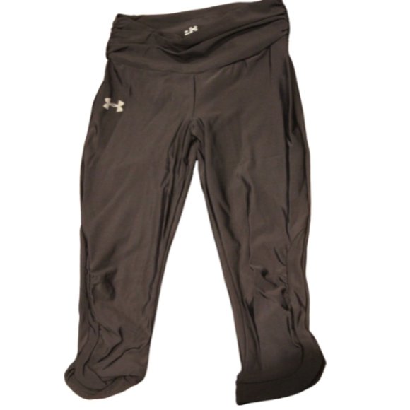 2/$25 🏷 Under Armour Black Compression Capris Size S - Picture 1 of 3